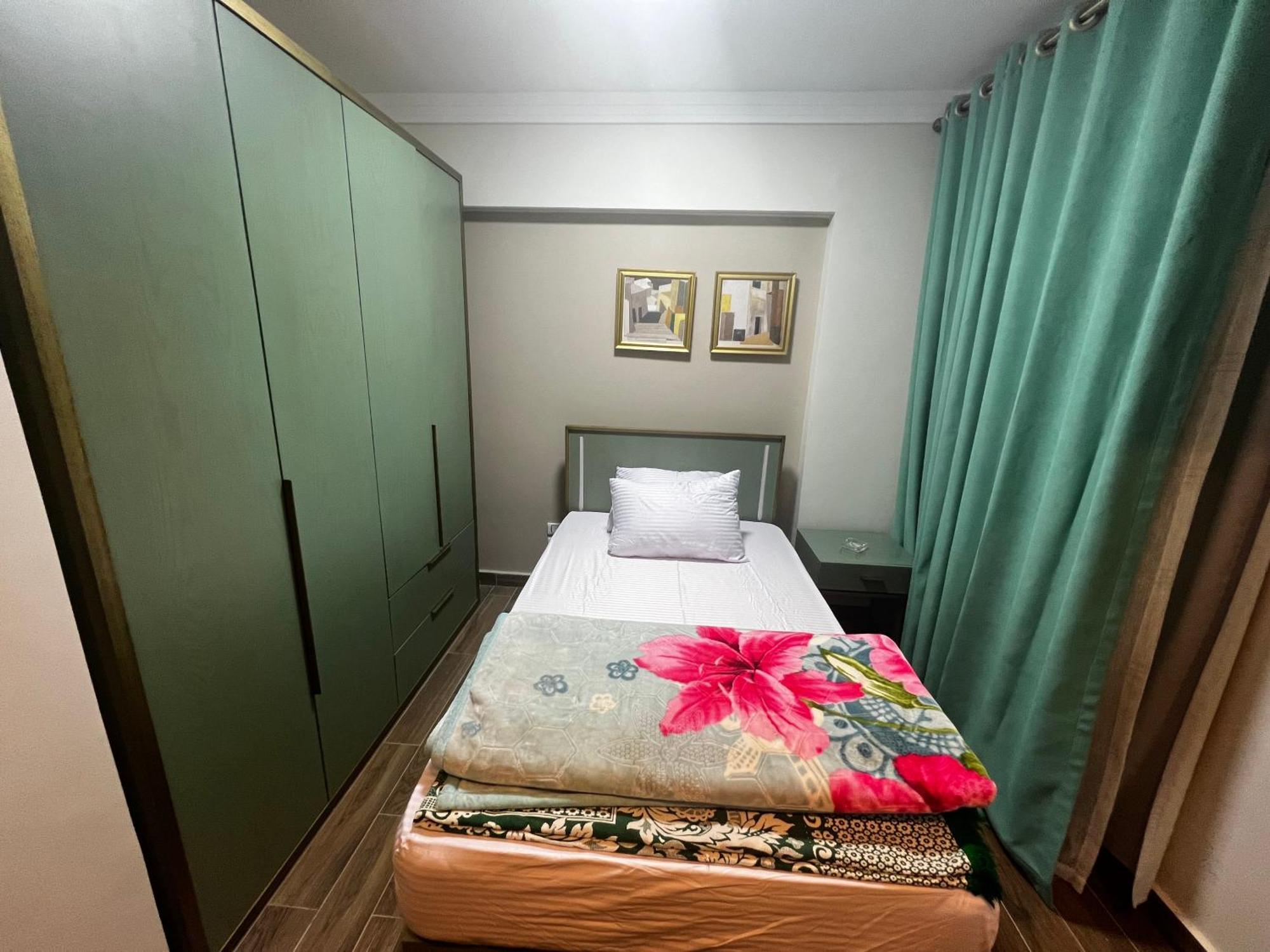 Luxury Flat With Garden And Private Entrance شقة فاخرة بحديقة و مدخل خاص Kairó Kültér fotó